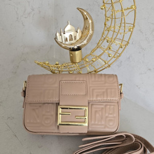 Fendi حجم صغير 🩷لون زهري طافي