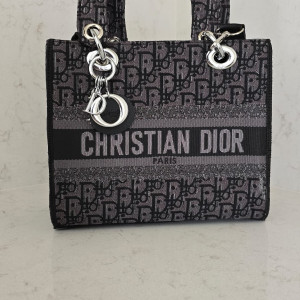 Crestin dior حجم أقل من الوسط