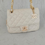 لون بيج Cc شانيل حجم صغير  مع ميداليه