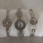 طقم ساعه نسائية مع اساور