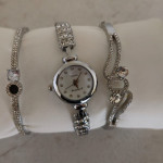 طقم ساعه نسائية مع اساور