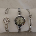 طقم ساعه نسائية مع اساور