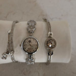 طقم ساعه نسائية مع اساور