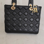 Ladey dior حجم كبير مع ميداليه لون اسود