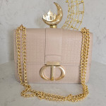 Crestin dior حجم أقل من الوسط لون زهري فاتح