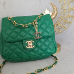 شانيل حجم صغير مع ميدالية Cc لون اخضر