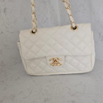 شانيل الحجم الوسط لون بيج بدون ميداليه